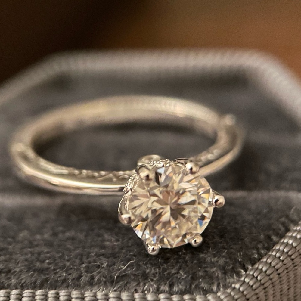 Silver brilliant cut filigree solitaire moissanite ring